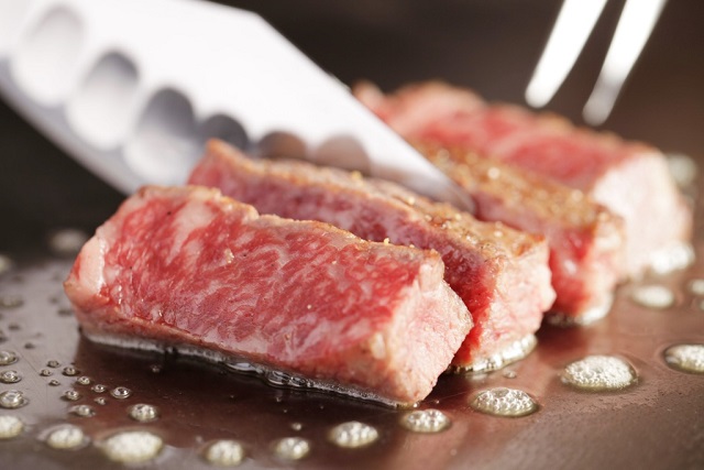 松阪牛のステーキをカット・和牛（ステーキ用など）の通販なら【肉の田じま】